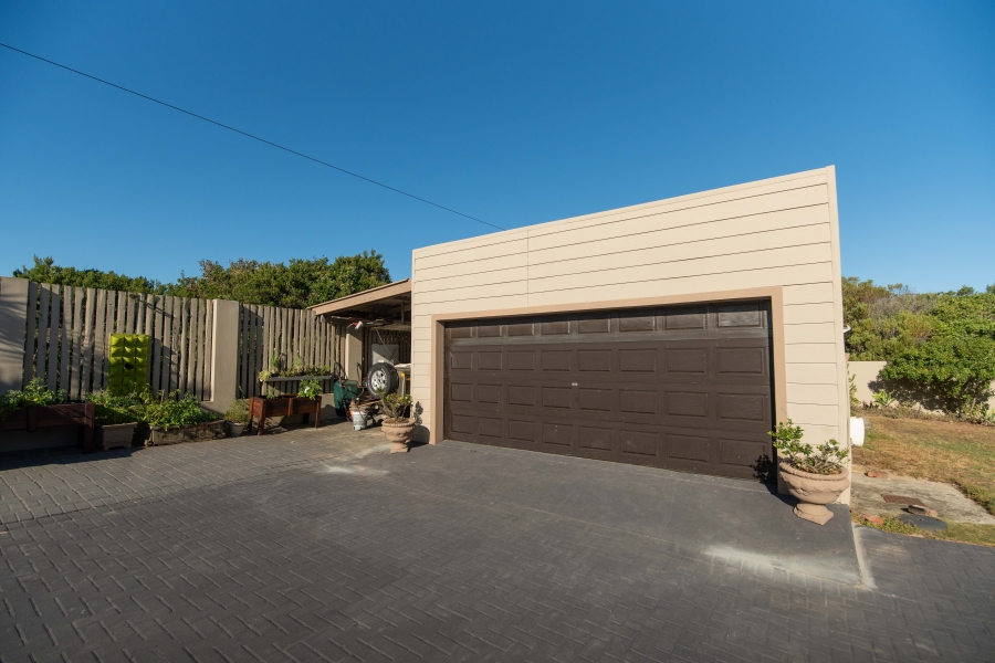 4 Bedroom Property for Sale in Clarendon Marine Eastern Cape